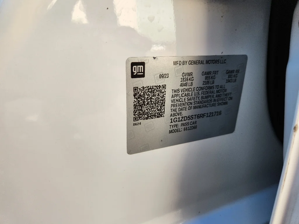 Used 2024 Summit White Chevrolet LT image 21
