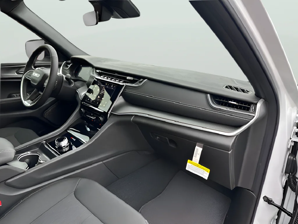 New 2026 Bright White Clear-Coat Exterior Paint Jeep Laredo image 36