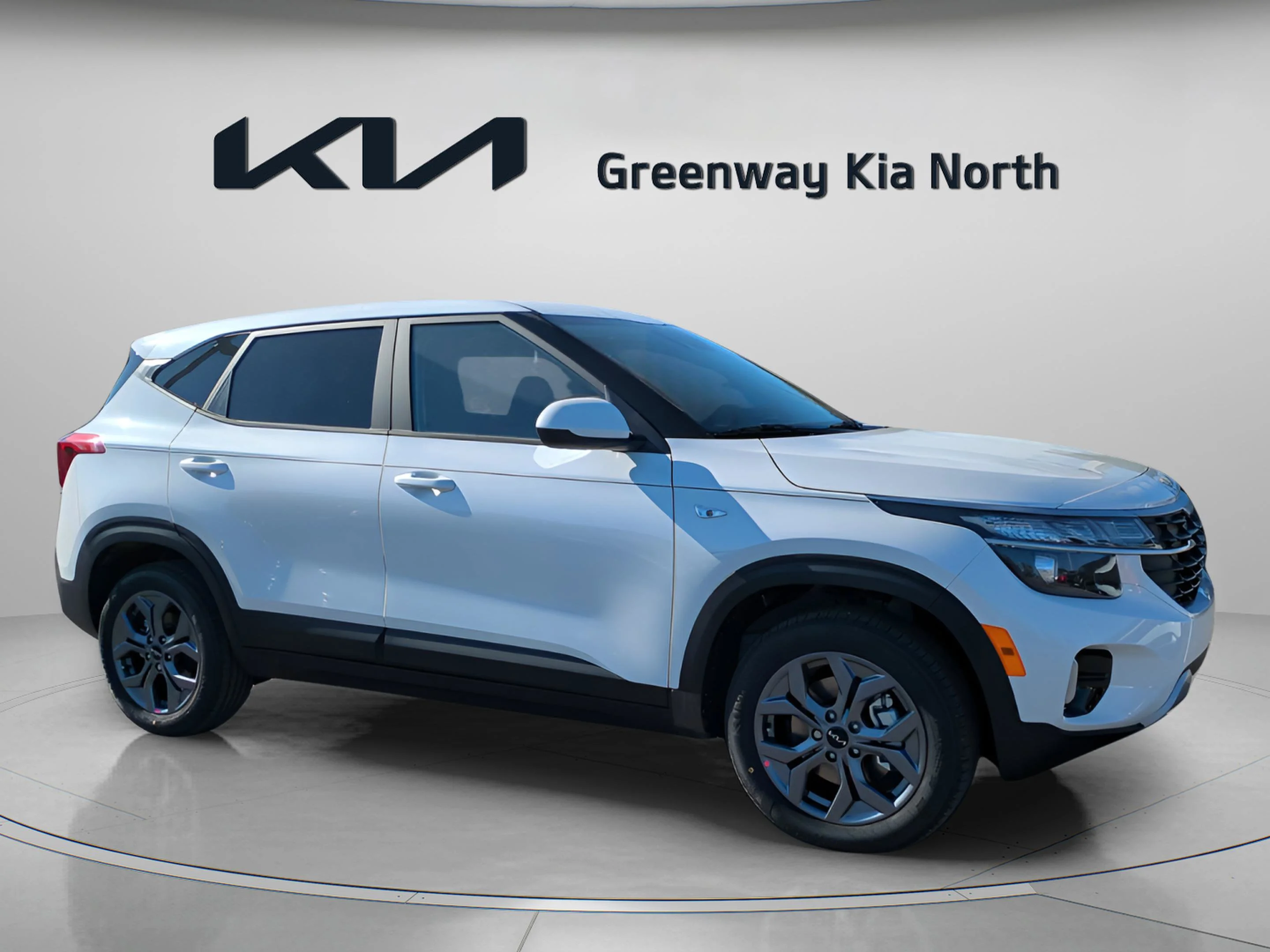 New 2026 Snow White Pearl Kia LX image 2