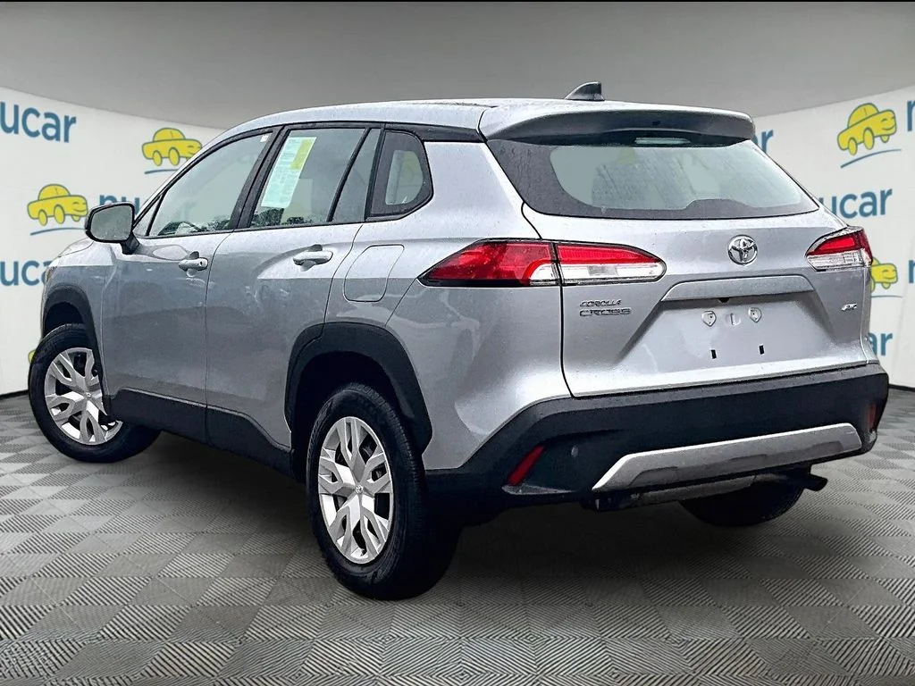 Certified Used 2022 Silver Toyota L image 4