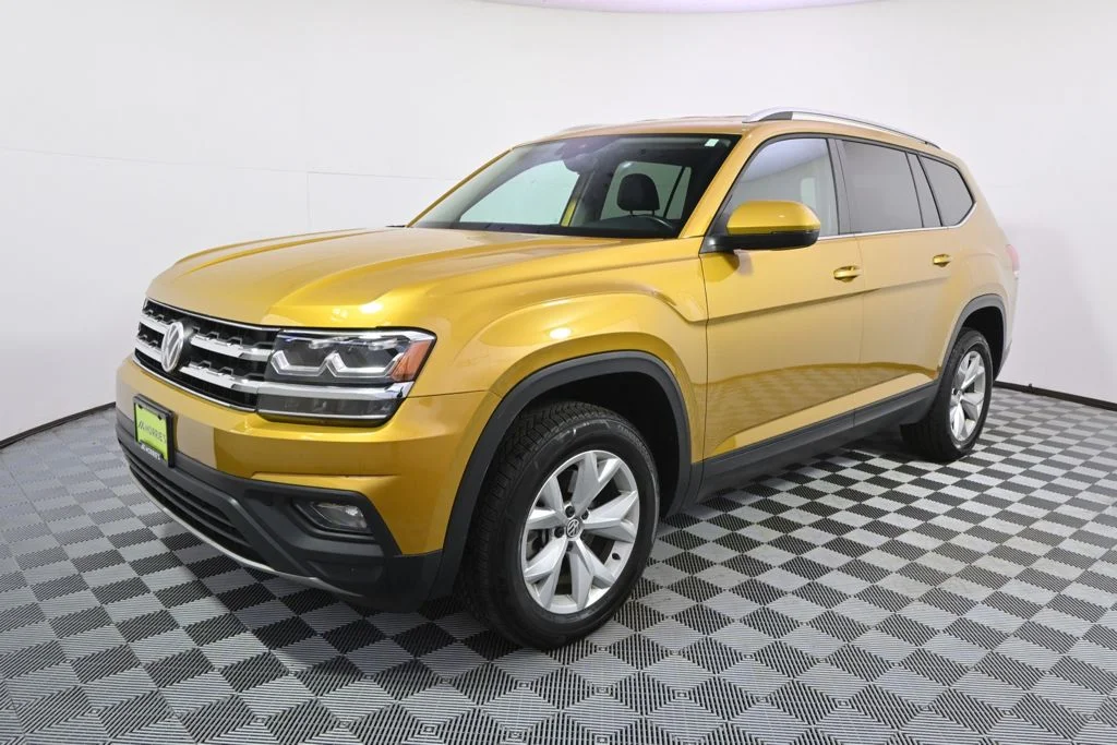 Used 2018 Volkswagen Atlas SE w/Tech with VIN 1V2LR2CA1JC528051 for sale in St. Louis Park, Minnesota
