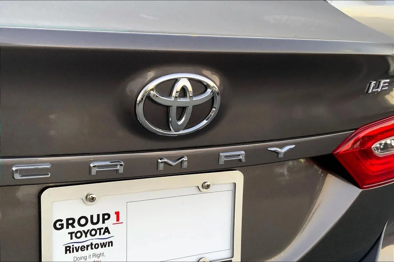 Used 2020 Predawn Gray Mica Toyota LE image 28
