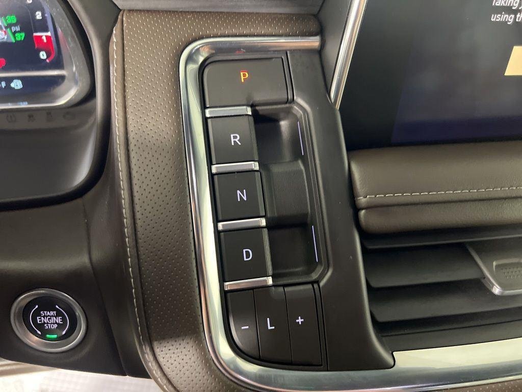 Used 2023 Pearl Beige Metallic GMC SLT image 25