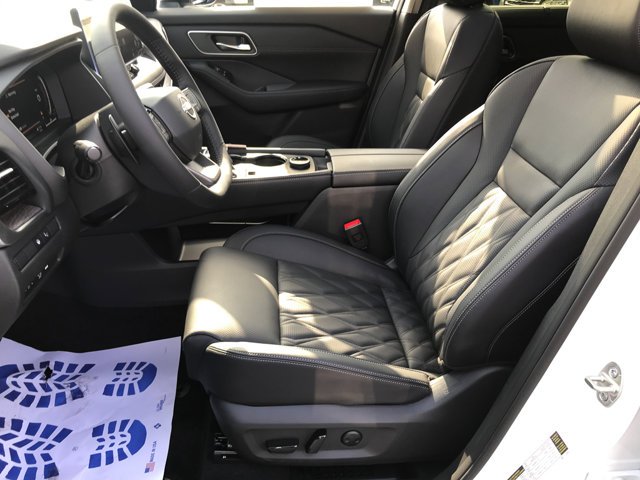 2026 Nissan Rogue Platinum - Photo 14