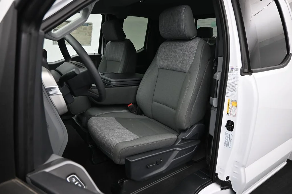New 2026 Oxford White Ford XLT image 8