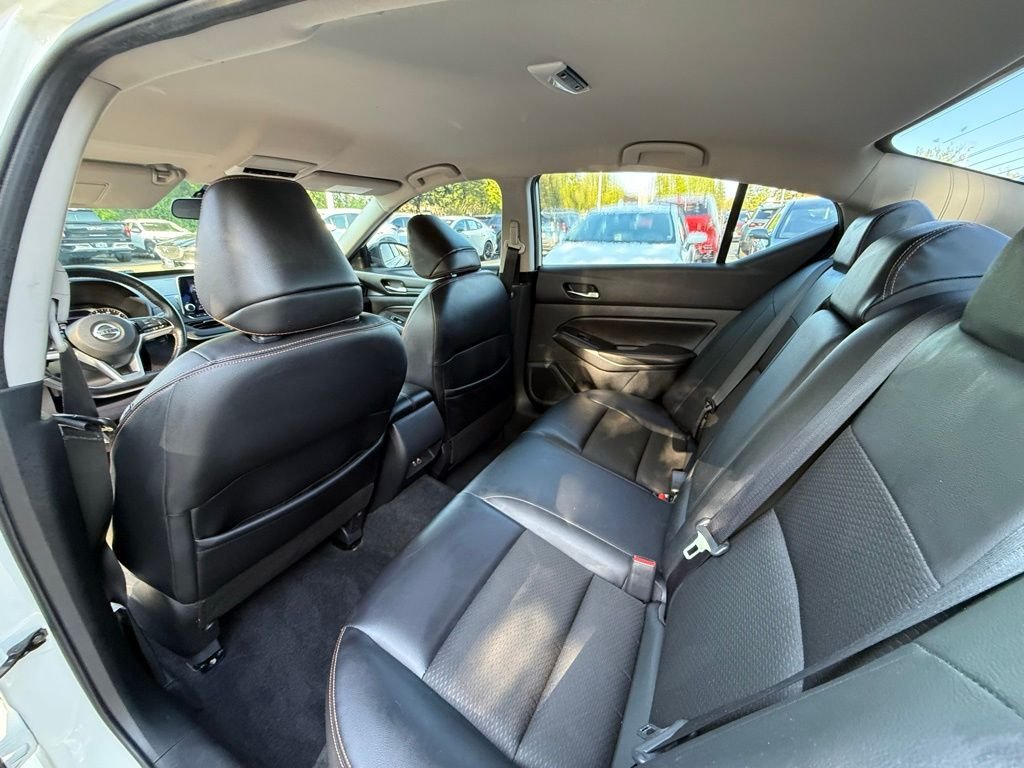 Used 2019 White Nissan 2.5 SR image 24