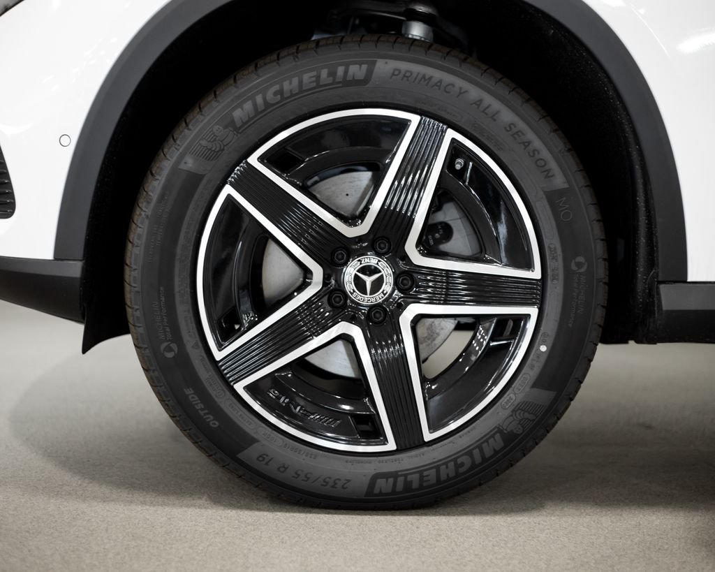 New 2026 Polar White Mercedes-Benz GLC 300 image 4
