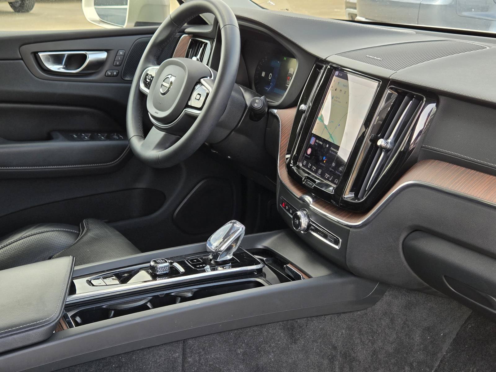 Used 2023 Silver Dawn Metallic Volvo Ultimate Bright Theme image 31