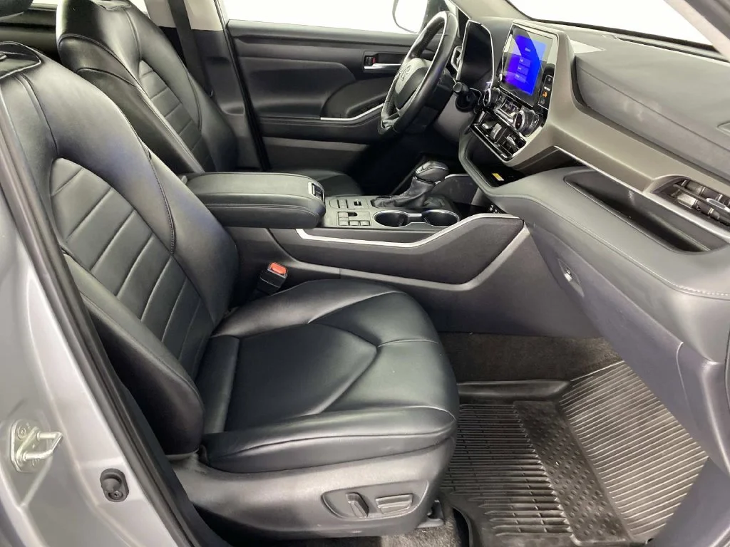 Used 2024 Silver Toyota XLE image 11