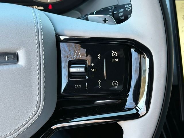 New 2026 Carpathian Grey Land Rover Dynamic SE image 18