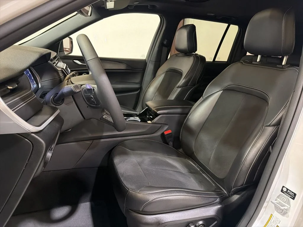 Used 2023 White Jeep Altitude X image 24