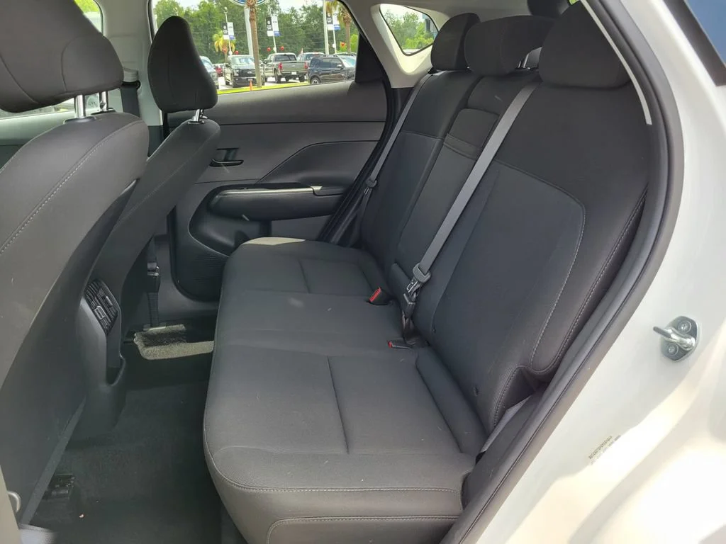 Used 2025 White Hyundai SEL image 14