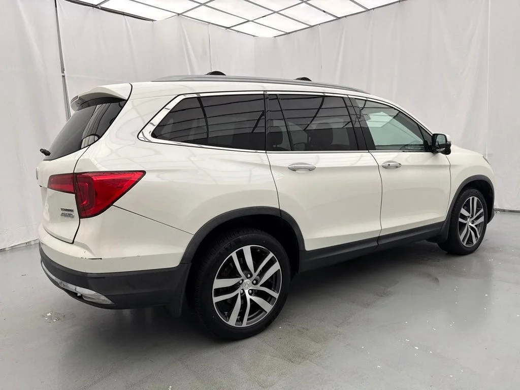 Used 2016 White Honda Touring image 14