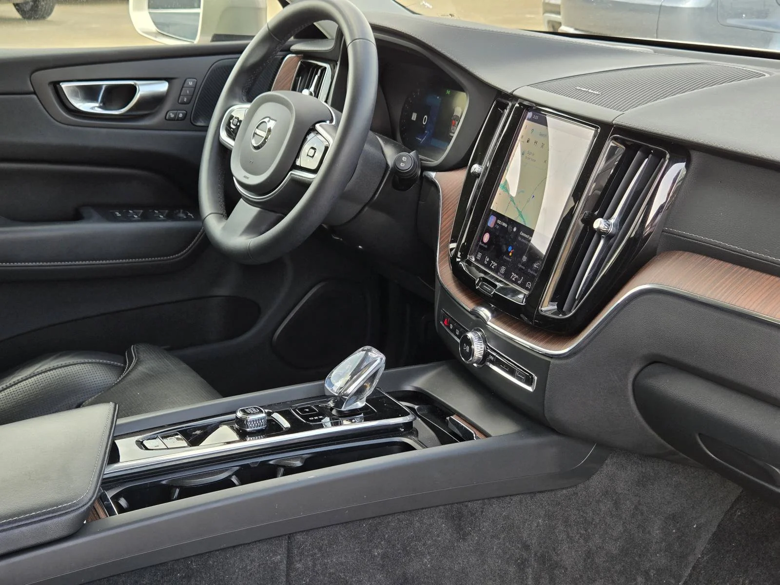 Certified Used 2023 Silver Dawn Metallic Volvo Ultimate Bright Theme image 31
