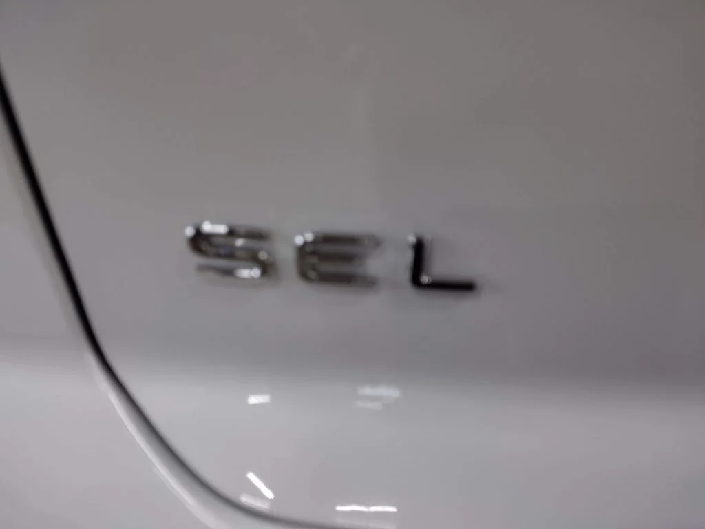 New 2026 White Volkswagen 2.0T SEL Premium R-Line image 17