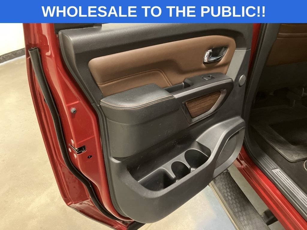 Used 2018 Cayenne Red Nissan Platinum Reserve image 12