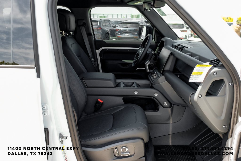 New 2026 Fuji White Land Rover X-Dynamic SE image 36