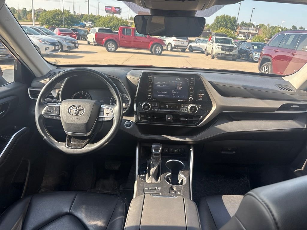Used 2020 Pearl Toyota XLE image 28