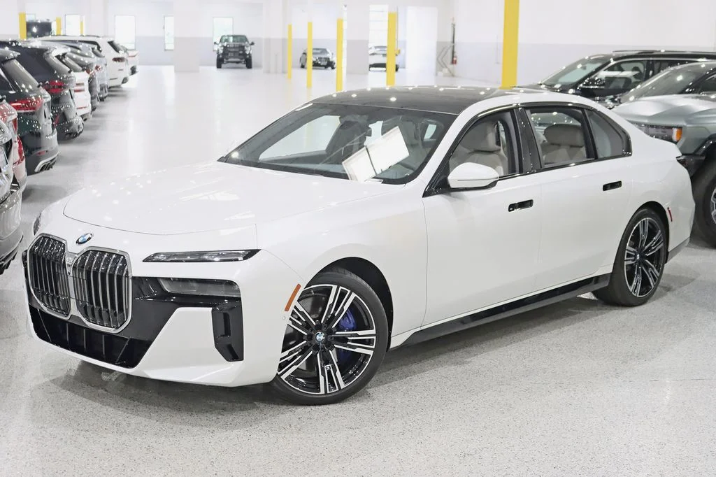 Used 2024 White BMW 760i xDrive image 6