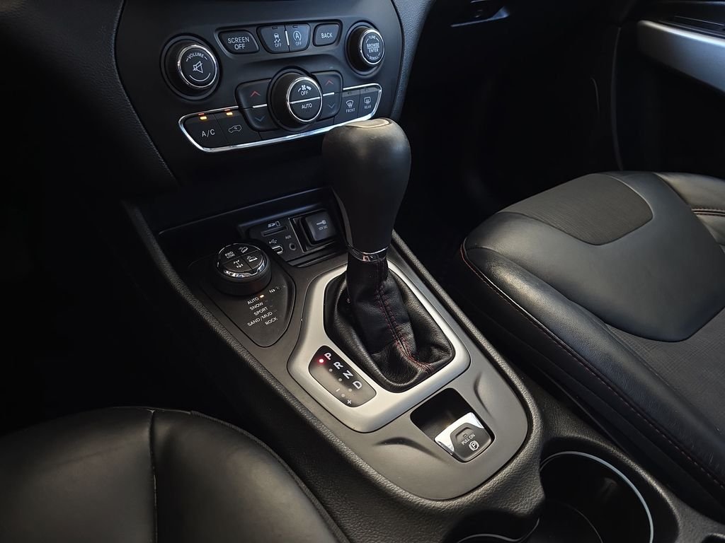 Used 2017 Red Jeep Trailhawk image 28