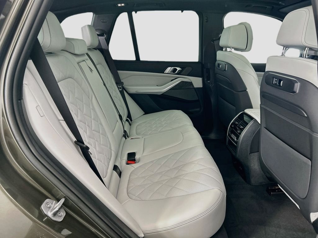 New 2026 Green Metallic BMW xDrive40i image 21