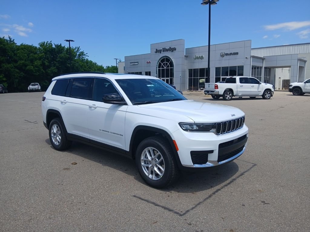 New 2026 Bright White Clear-Coat Exterior Paint Jeep Laredo image 1