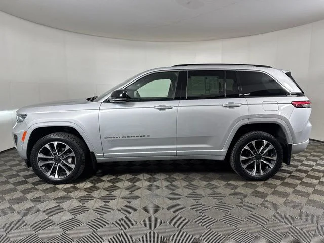 Used 2022 Silver Zynith Jeep Overland image 7