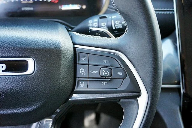 Used 2023 Black Jeep Laredo image 35