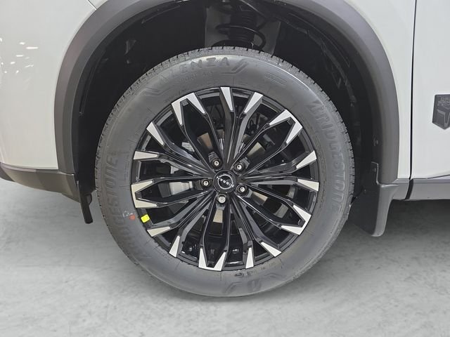 New 2026 Everest White Pearl TriCoat Nissan Dark Armor™ image 23
