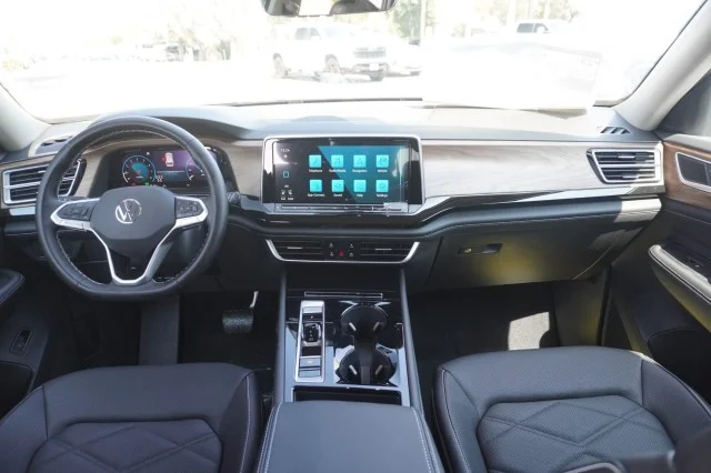 New 2026 Pure Gray Volkswagen 2.0T SE w/Technology image 22
