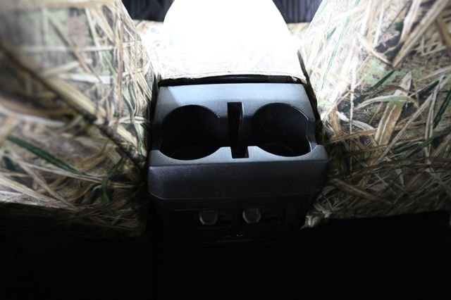 Used 2024 White GMC Elevation image 31