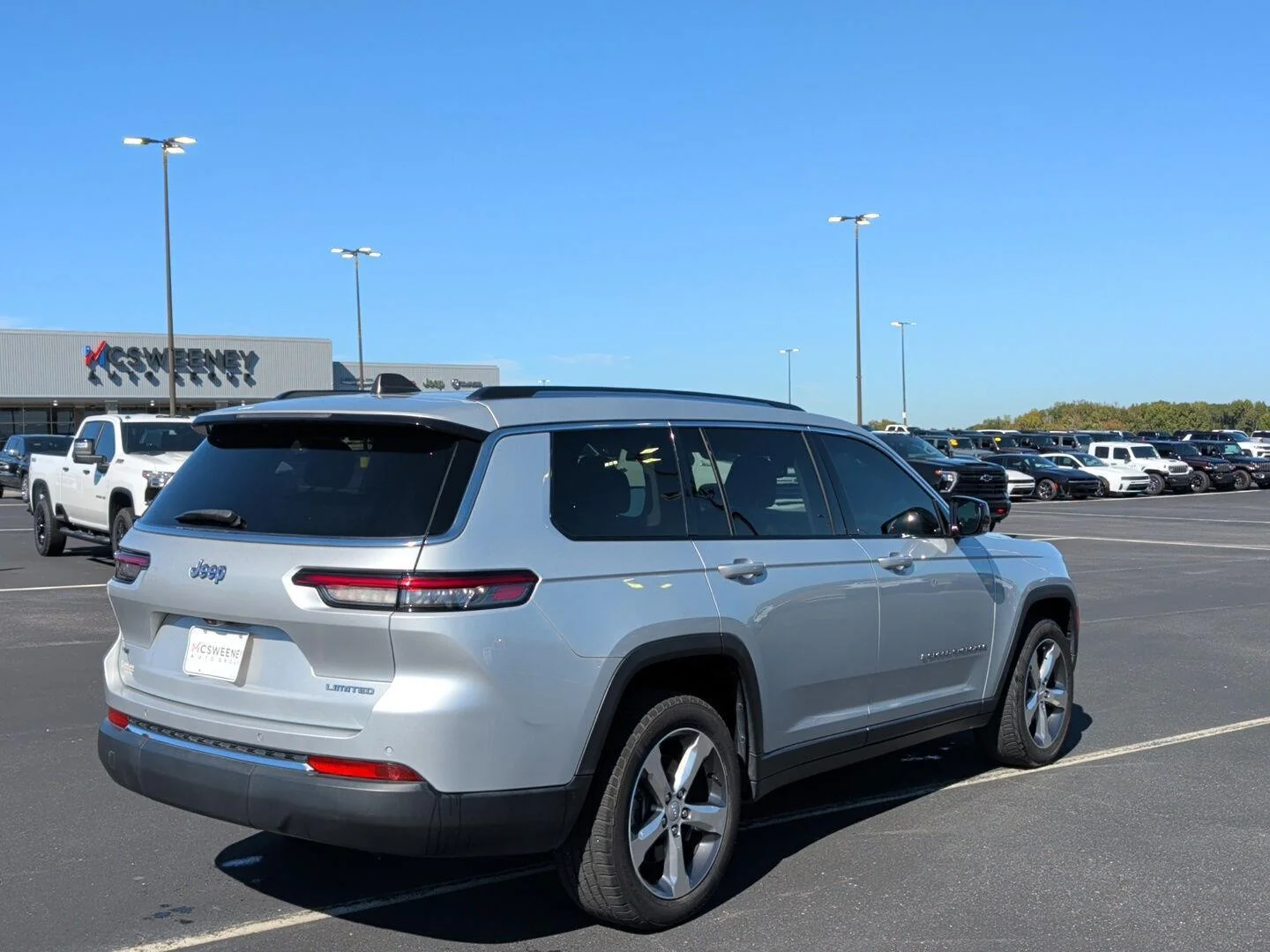 Used 2021 Silver Jeep Limited image 5