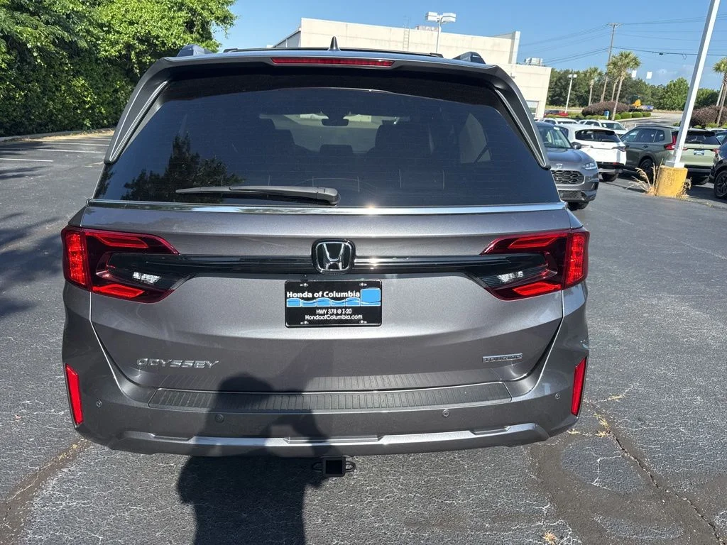 New 2026 Modern Steel Metallic Honda Touring image 4