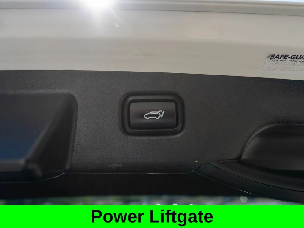 Certified Used 2023 White Kia Wind image 32