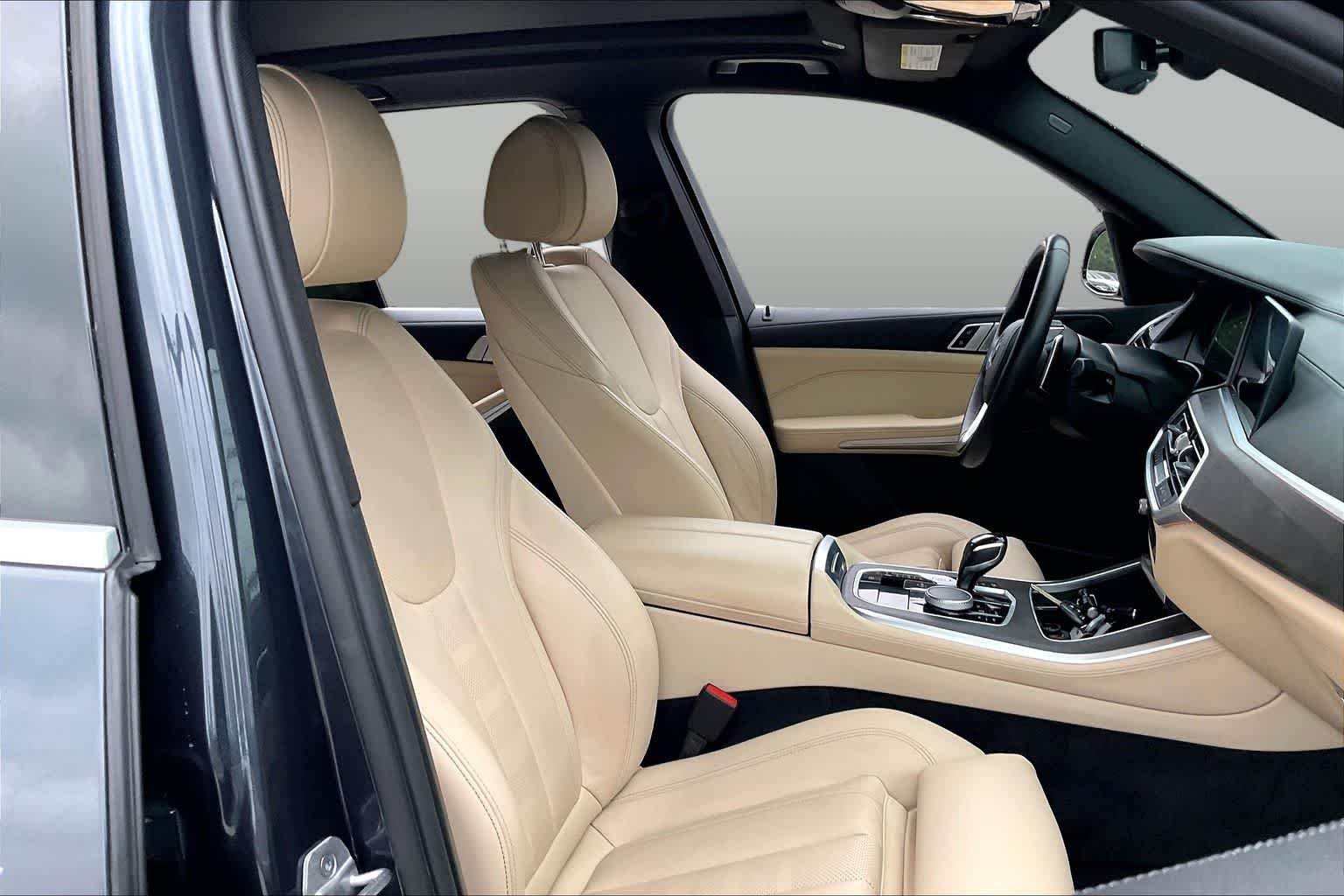 Used 2022 Arctic Grey Metallic BMW sDrive40i image 9