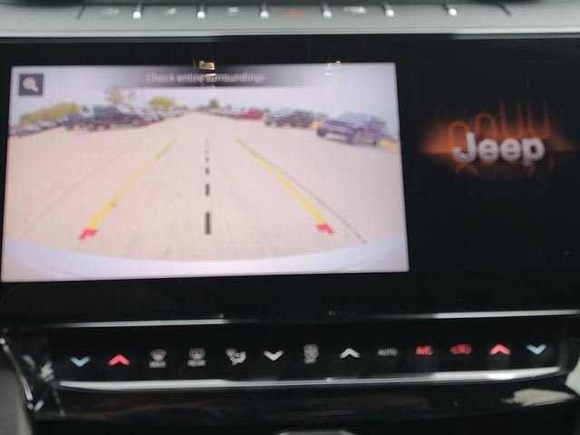 New 2026 Silver Zynith Exterior Paint Jeep Altitude image 16