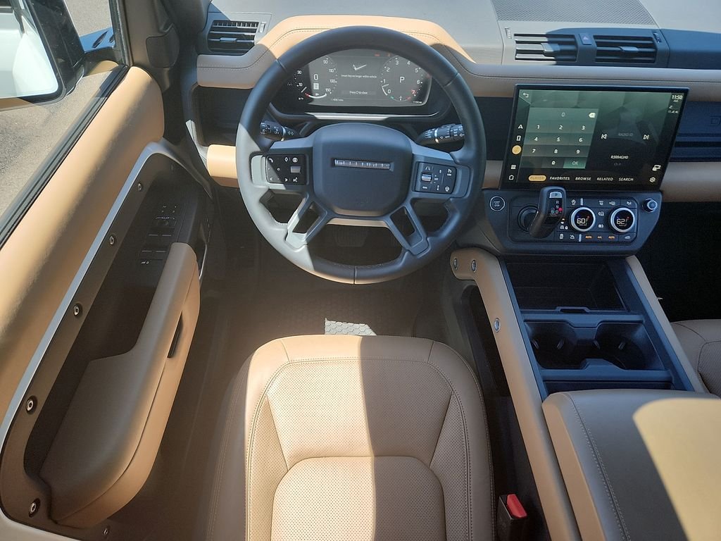 Used 2026 Fuji White Land Rover X-Dynamic SE image 11