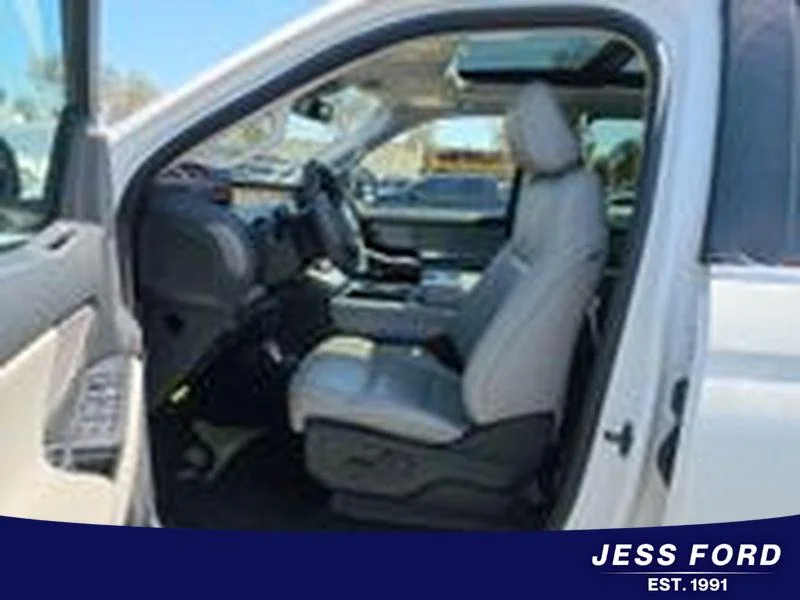 Used 2025 Oxford White Ford Active image 5