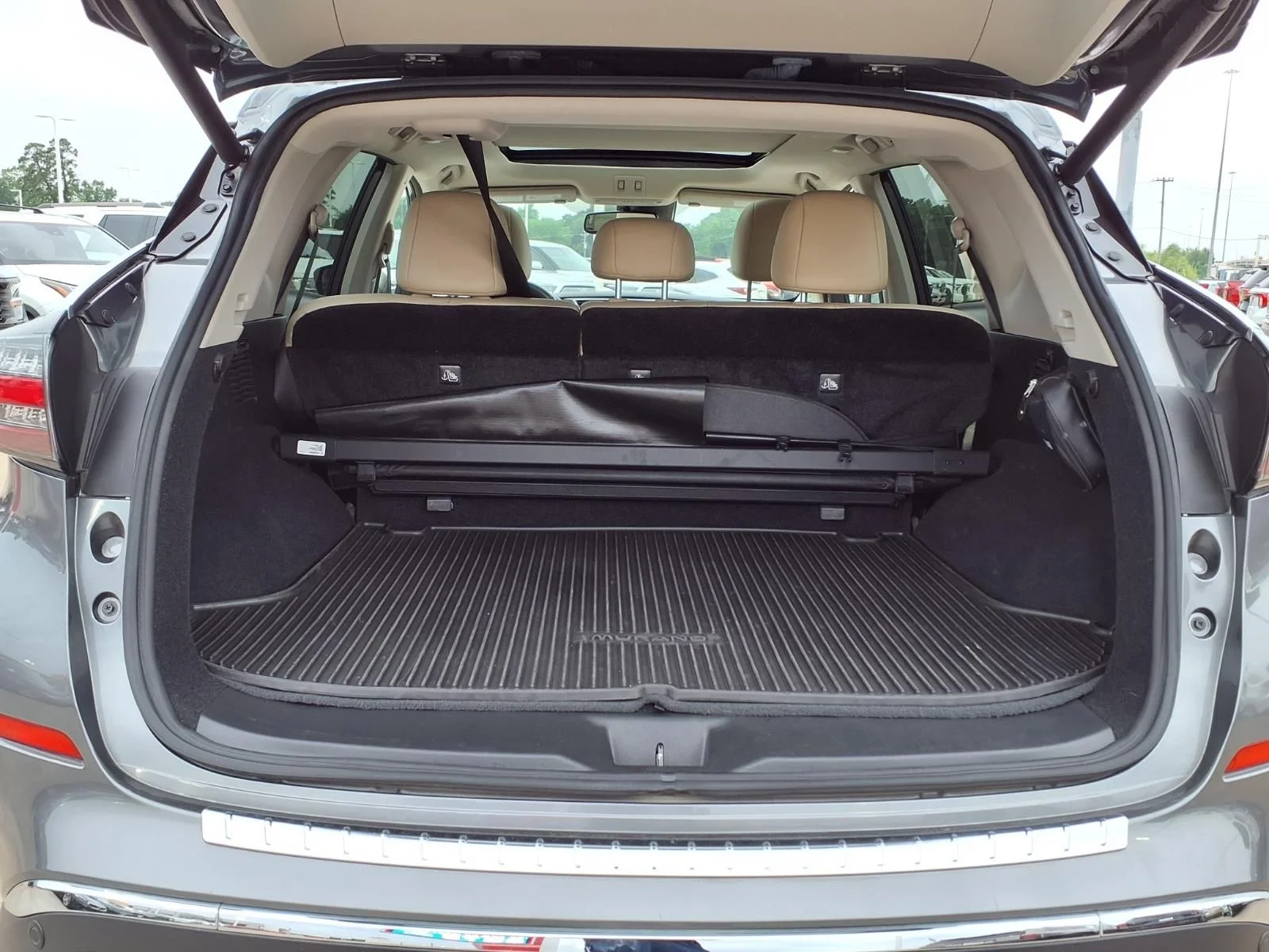 Used 2023 Gray Nissan Platinum image 8