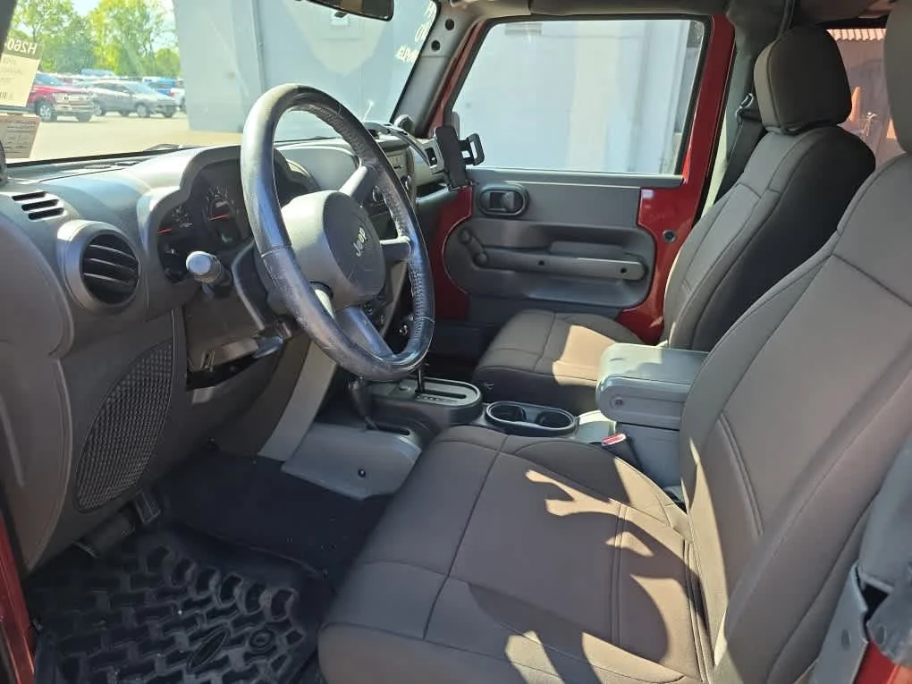 Used 2008 Red Rock Crystal Pearl Jeep X image 10