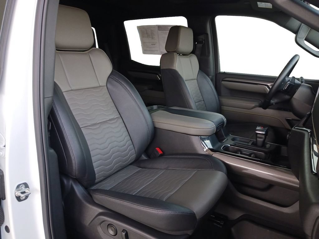 Used 2025 Summit White Chevrolet ZR2 image 29
