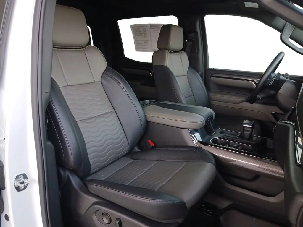 Used 2025 Summit White Chevrolet ZR2 image 29