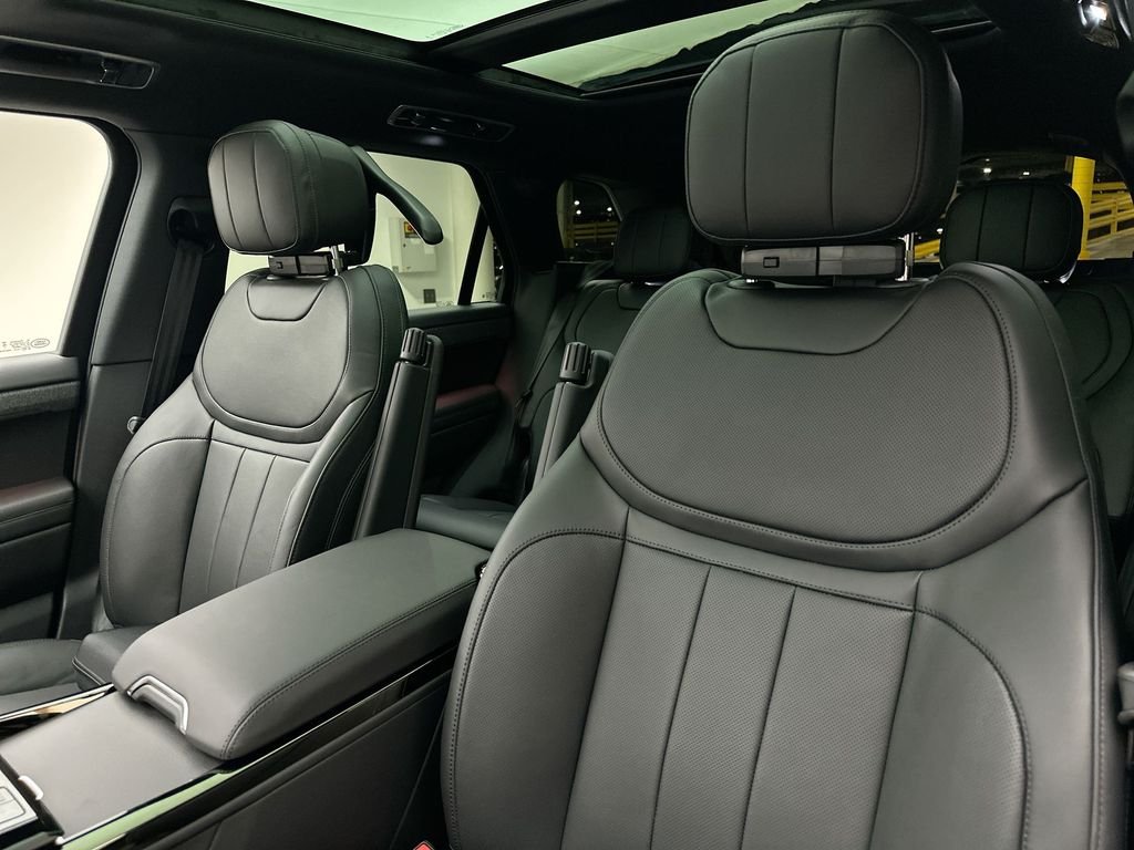 New 2026 Borasco Grey Metallic Land Rover Dynamic SE image 10