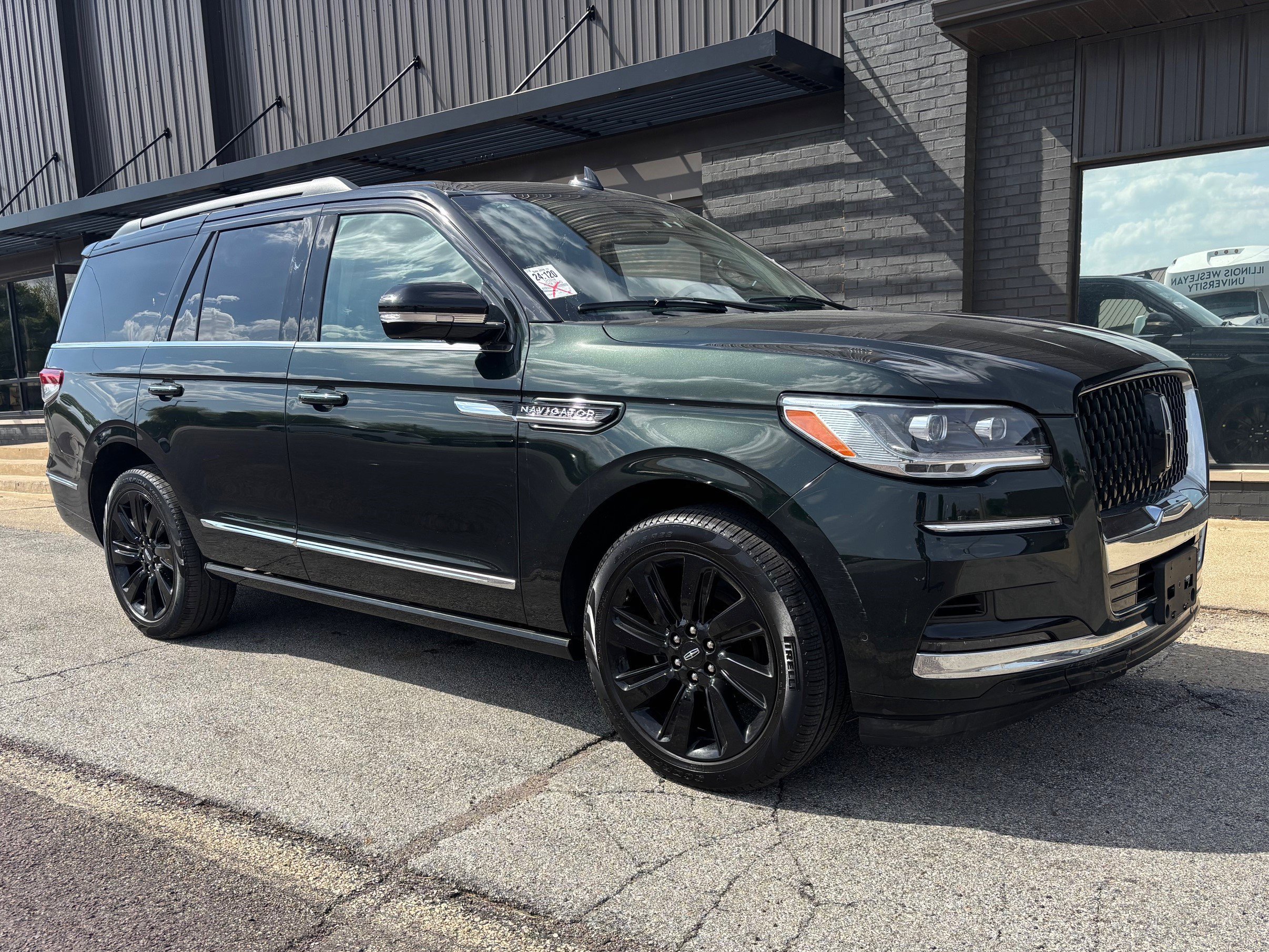 Used 2024 Manhattan Green Metallic Premium Colorant Lincoln Black Label image 3
