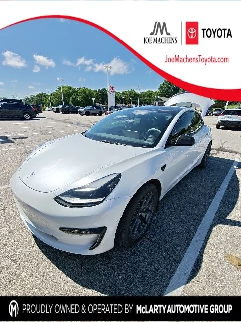 Used 2022  Tesla Long Range image 1