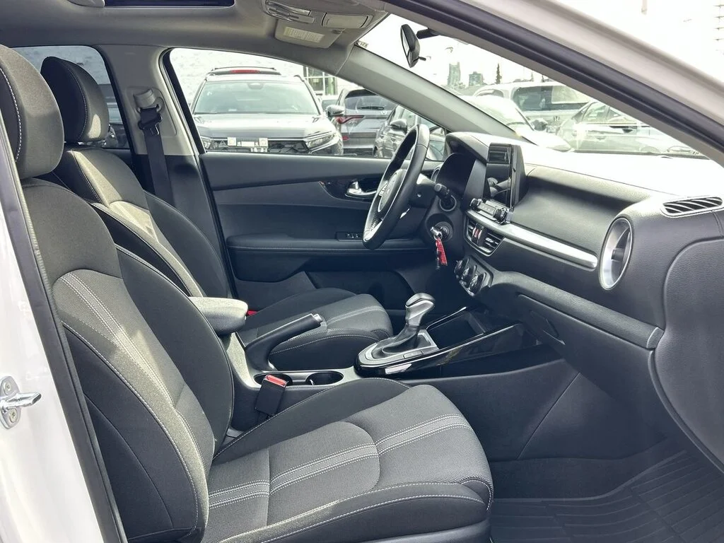Used 2024 Snow White Pearl Kia EX+ IVT Dilawri Certified   Low Mileage  Local BC image 32