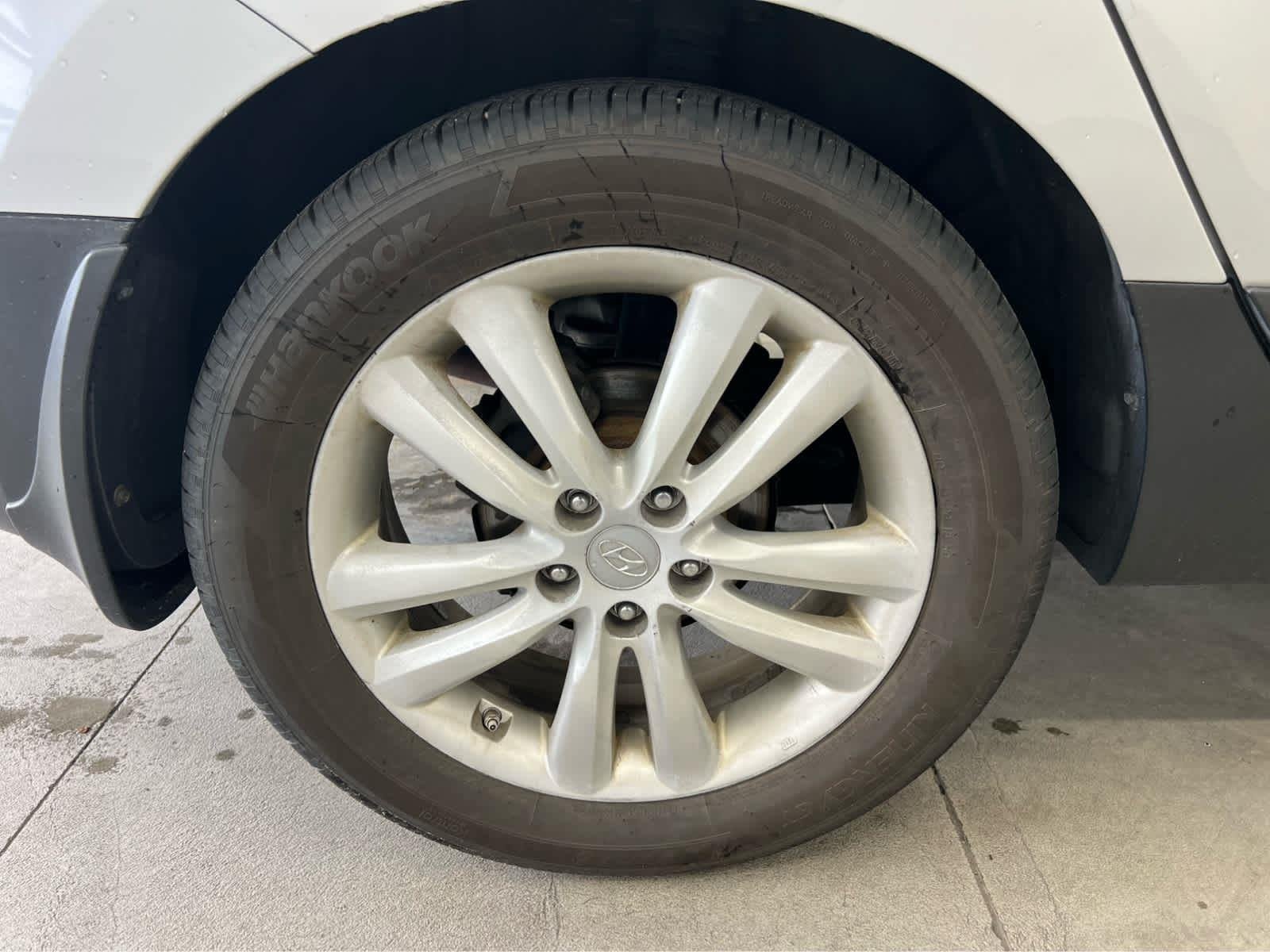 Used 2013 Diamond Silver Hyundai Limited image 9