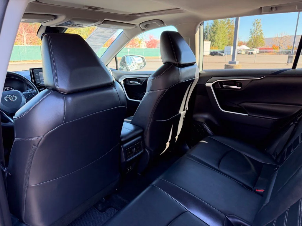 Used 2019 Lunar Toyota XLE Premium image 31