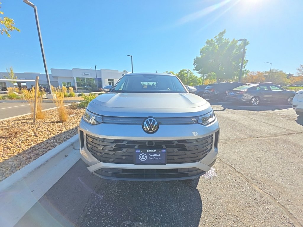 Certified Used 2026 Pyrite Silver Metallic Volkswagen SE image 9