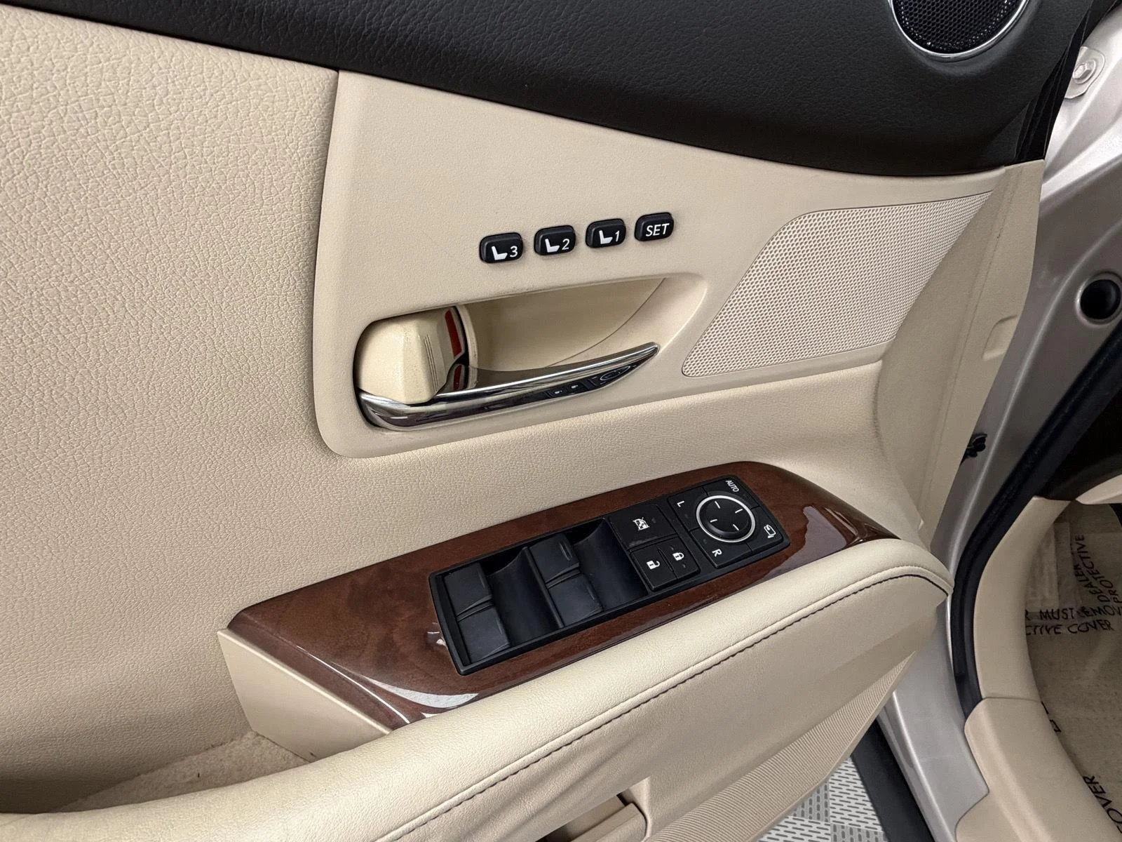 Used 2013 Satin Cashmere Metallic Lexus Base image 11